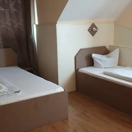 Im Bett Πανσιόν 3*